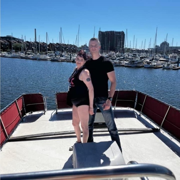 Meet your Posher, Jessica - Picture 2 of 3